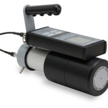 МКС-АТ1117М Дозиметр МКС-АТ1117М в комплекте с БОИ2, блоком детектирования нейтронного излучения БДКН-01 и ручкой-держателем для крепления БОИ2 на блоке детектирования