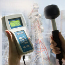 П3-33М П3-33М - измеритель электромагнитных полей в действии