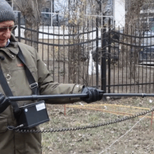 МКС-АТ1117М с блоком БДКГ-03 Крепление блока детектирования БДКГ-03 дозиметра-радиометра МКС-АТ1117М на телескопической штанге 1,7 м.