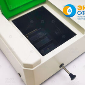 ПЭ-5300ВИ Кюветное отделение перемещается ручкой на передней панели спектрофотометра ПЭ-5300ВИ