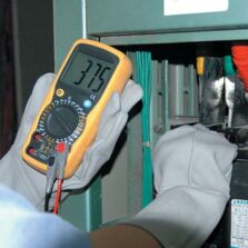 DT-9908 DT-9908 Мультиметр цифровой в работе